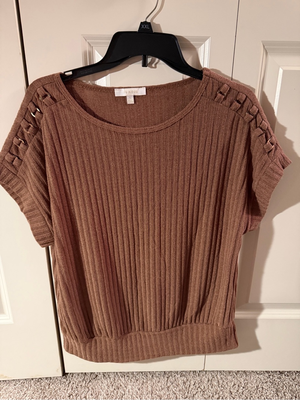 GUC Ivy Ridge short sleeve ribbed top. Size Large.
